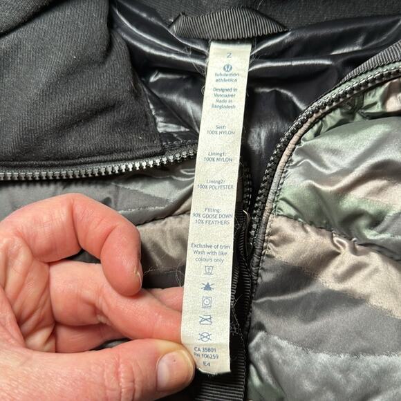 Lululemon women’s size 2 fluffin awesome Camouflage green full zip Puffer Vest - Picture 4 of 6
